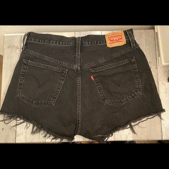 Women's Levi's® 501® Original Jean Shorts - Picture 2 of 5